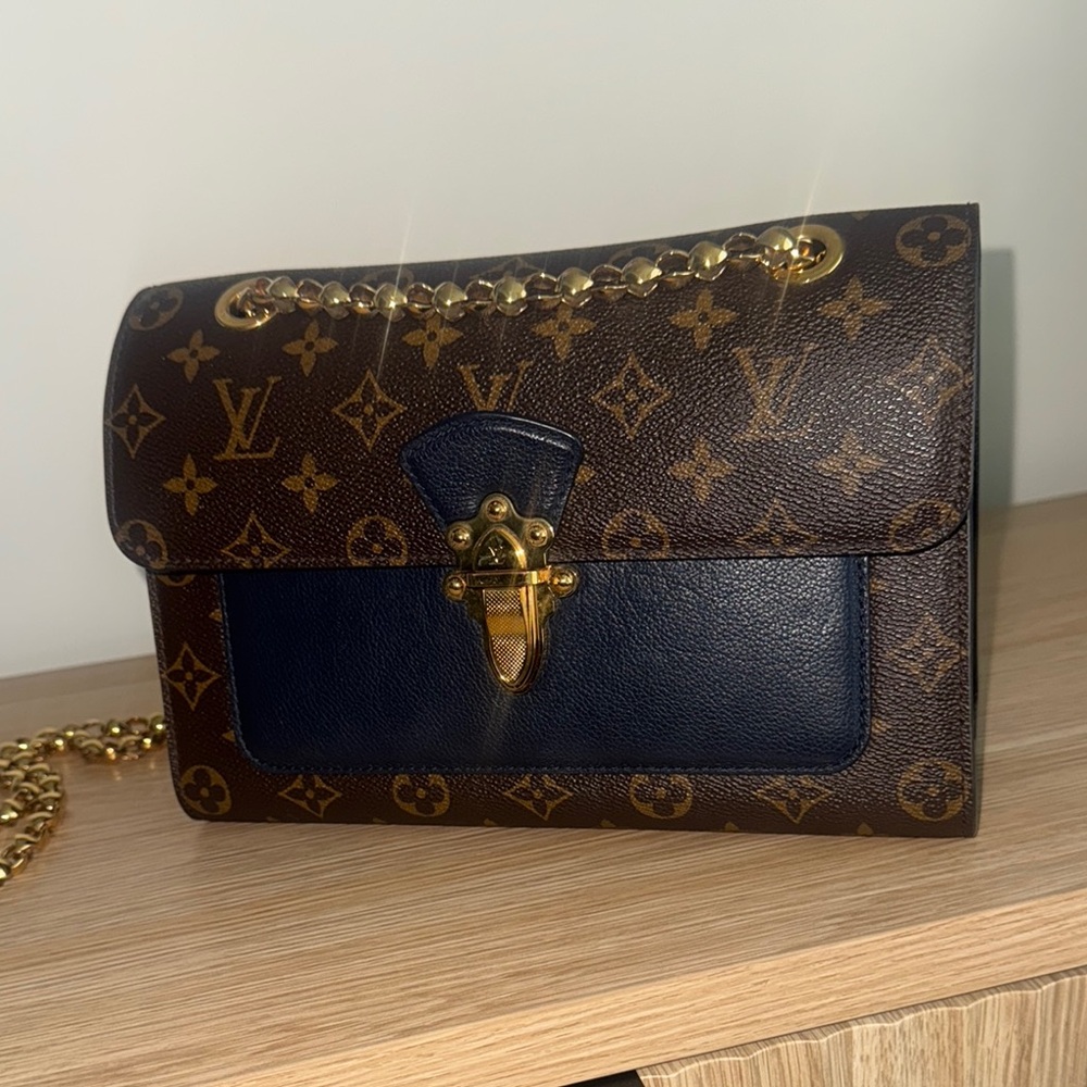 Louis Vuitton Victoire Chain Link Monogram Canvas Shoulder Bag